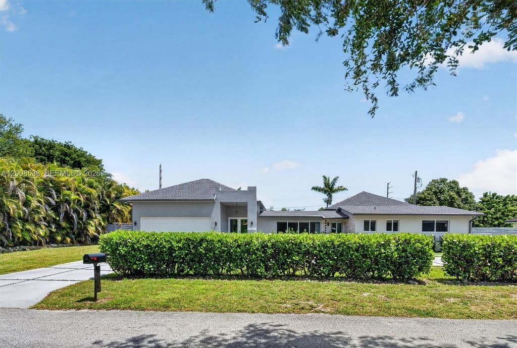 4-bedroom Single-Family Home — 11811 SW 82nd Rd