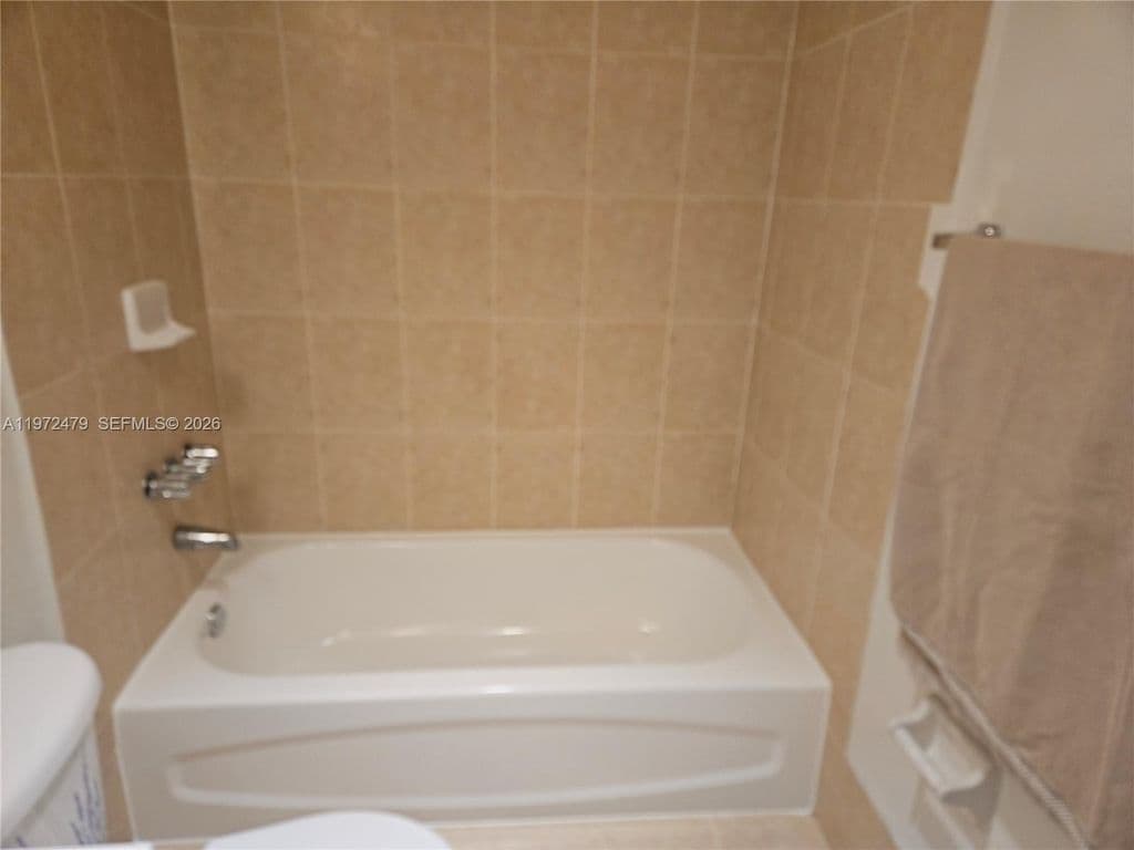1+1 Condo — 4550 NW 9th St APT 704E
