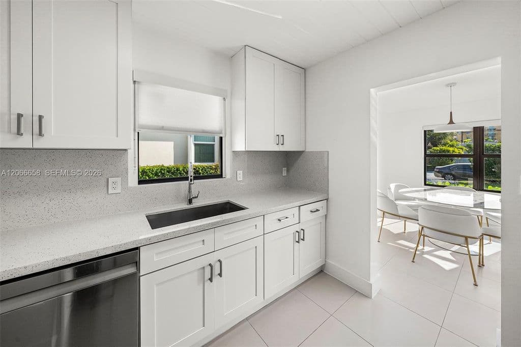 3+1 Müstakil ev — 8844 Abbott Ave