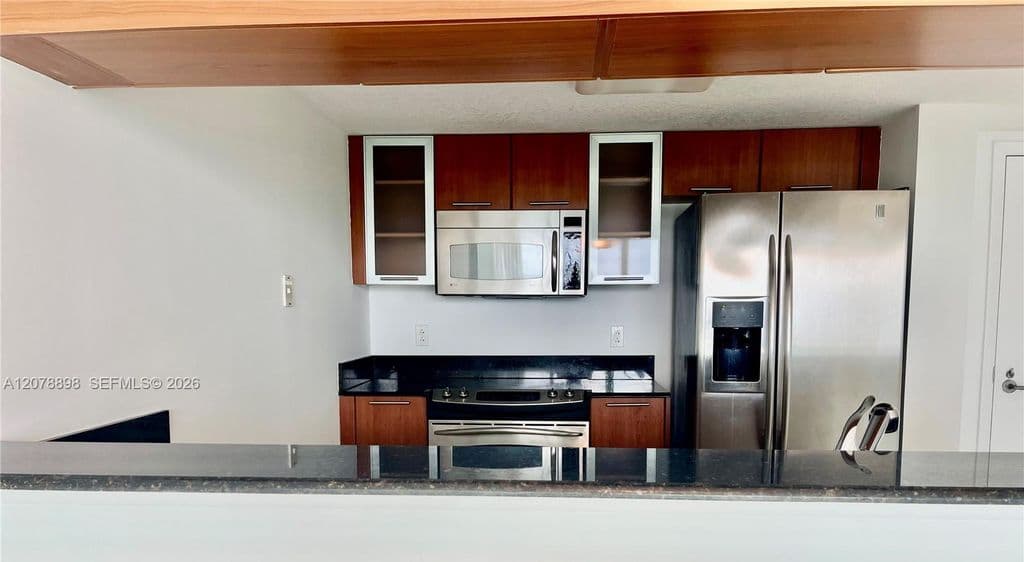 2+1 Condo — 1800 N Bayshore Dr APT 3710