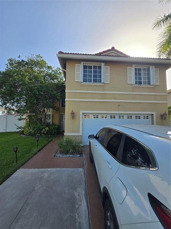 5+1 Müstakil ev — 19130 NW 10th St
