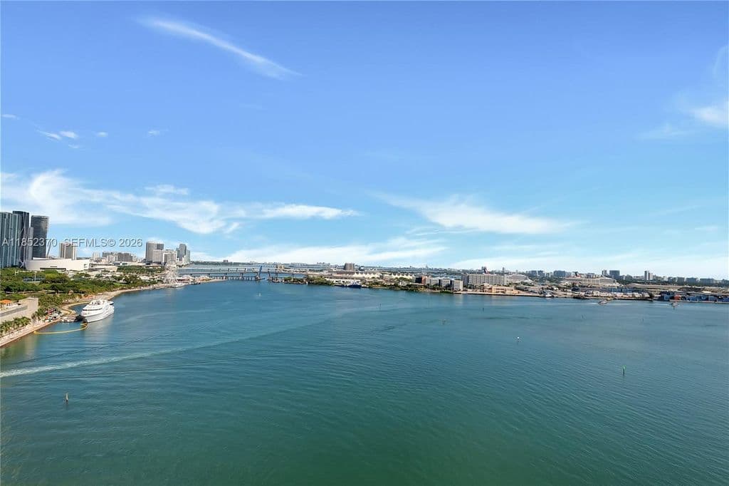3-bedroom Condo — 848 Brickell Key Dr APT 1906