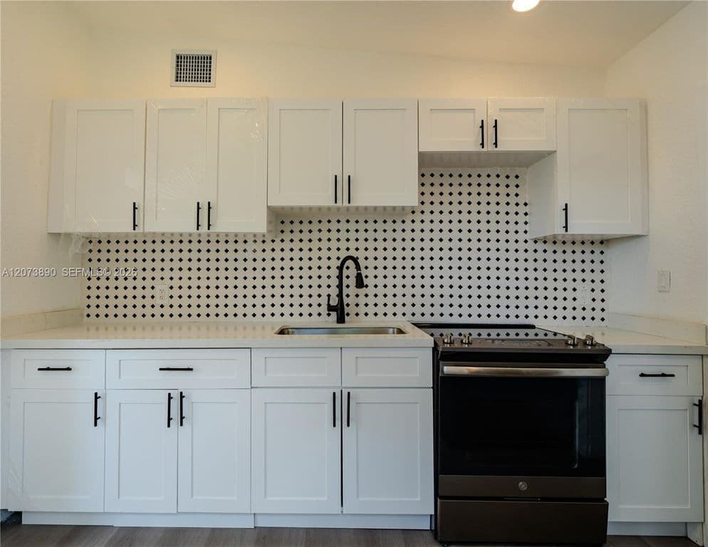 2+1 Müstakil ev — 16400 NW 23rd Ct