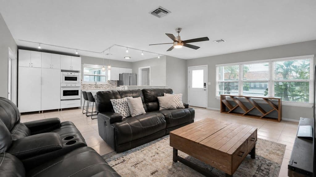 3-bedroom Single-Family Home — 935 Nautilus Isle