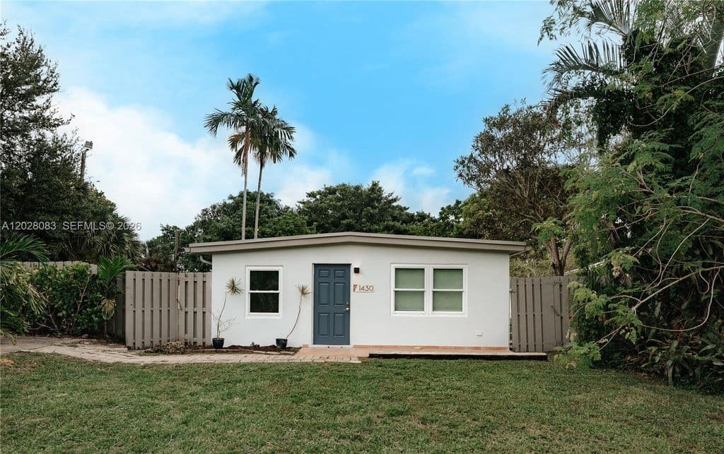 2-bedroom Single-Family Home — 1430 SW 32nd Ct