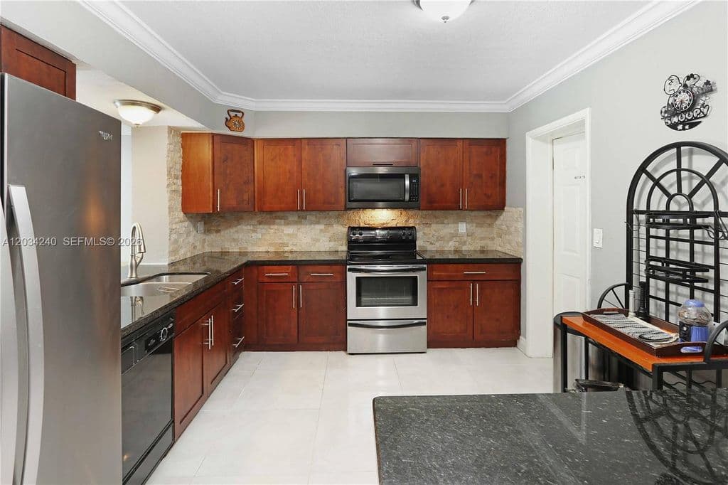 3+1 Müstakil ev — 1324 Washington St