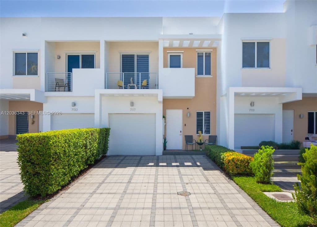 4-bedroom Property — 7117 NW 103rd Path