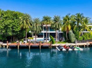 6-bedroom Single-Family Home — 528 Lakeview Ct, Miami Beach, 33140