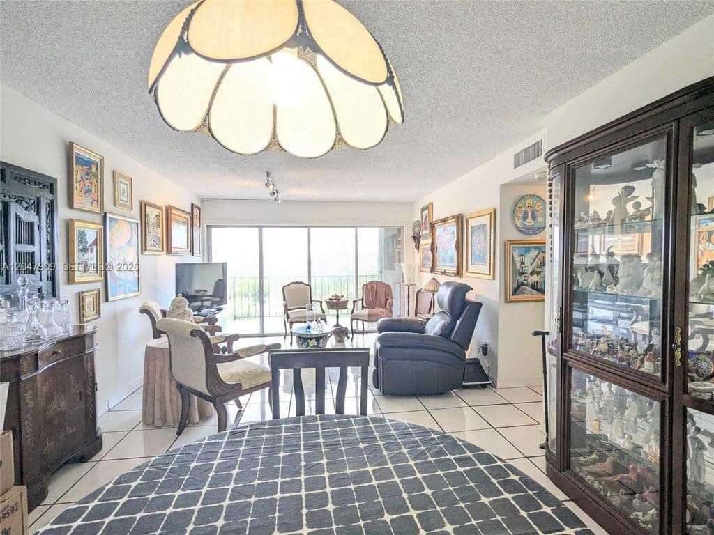 2+1 Condo — 9140 Fontainebleau Blvd APT 504