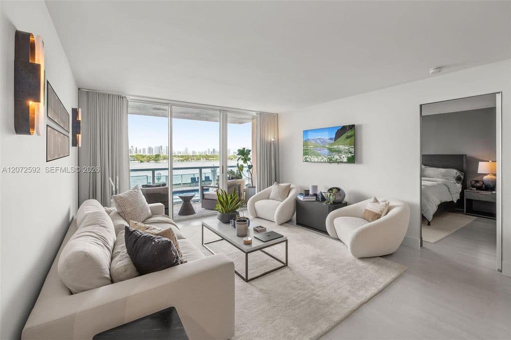 2+1 Condo — 650 West Ave APT 709