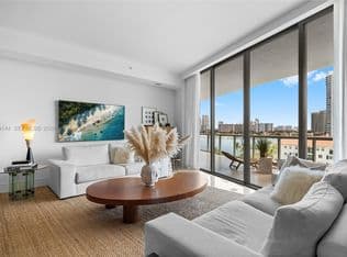 3+1 Condo — 3250 NE 188th St APT 608, Aventura, 33180