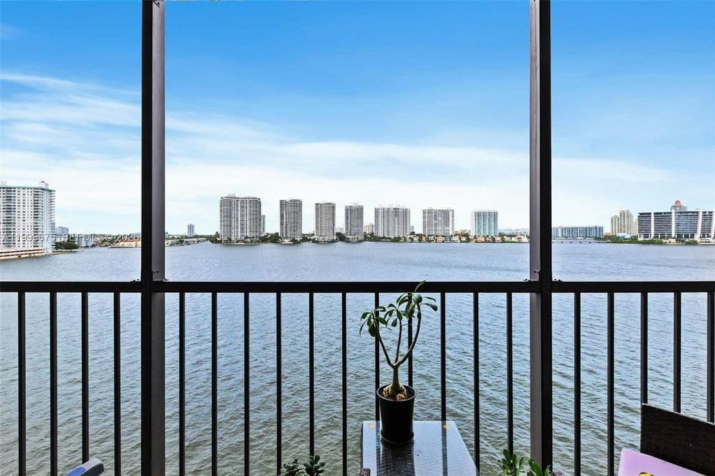 3+1 Condo — 17600 N Bay Rd #N701