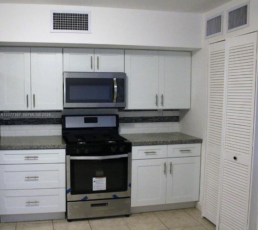 3+1 Mülk — 7133 SW 109th Ct