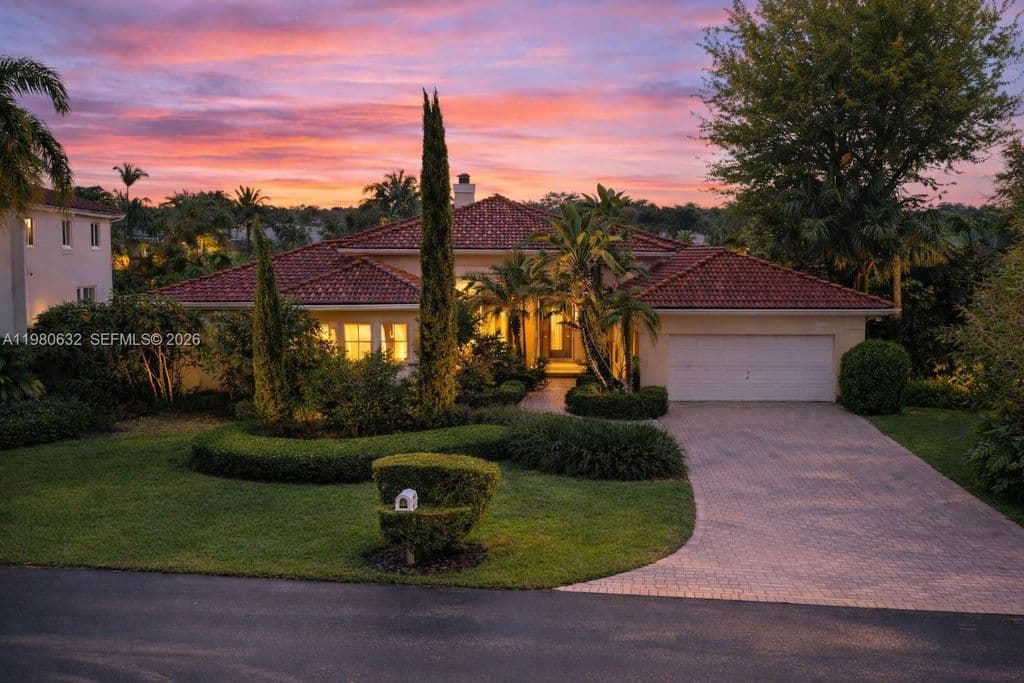 5-bedroom Single-Family Home — 16701 SW 84th Ct