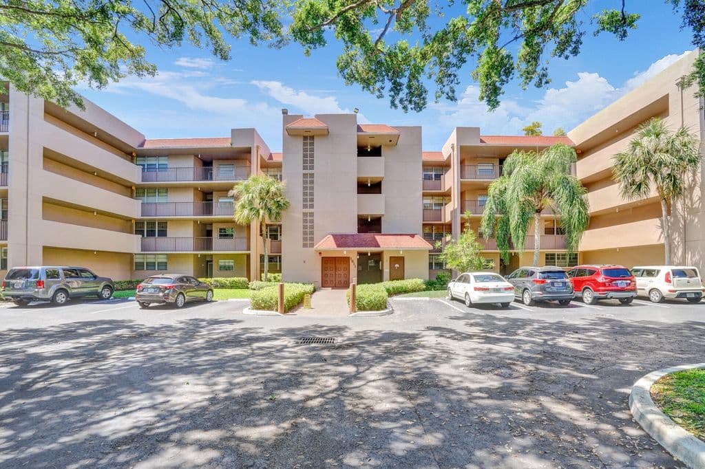 3+1 Condo — 1811 SABAL PALM Drive #203