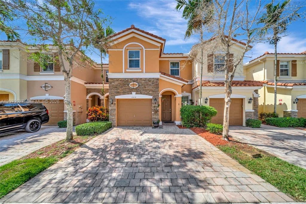 4-bedroom Property — 12434 NW Emerald Creek Mnr
