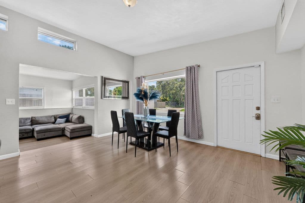 4-bedroom Single-Family Home — 910 NW 17TH Avenue