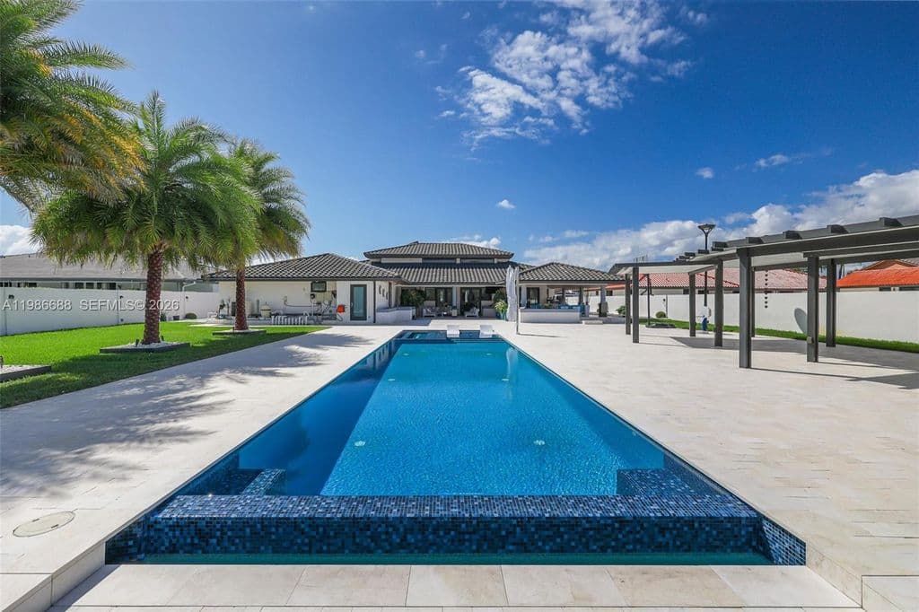5+1 Müstakil ev — 13801 SW 34th St