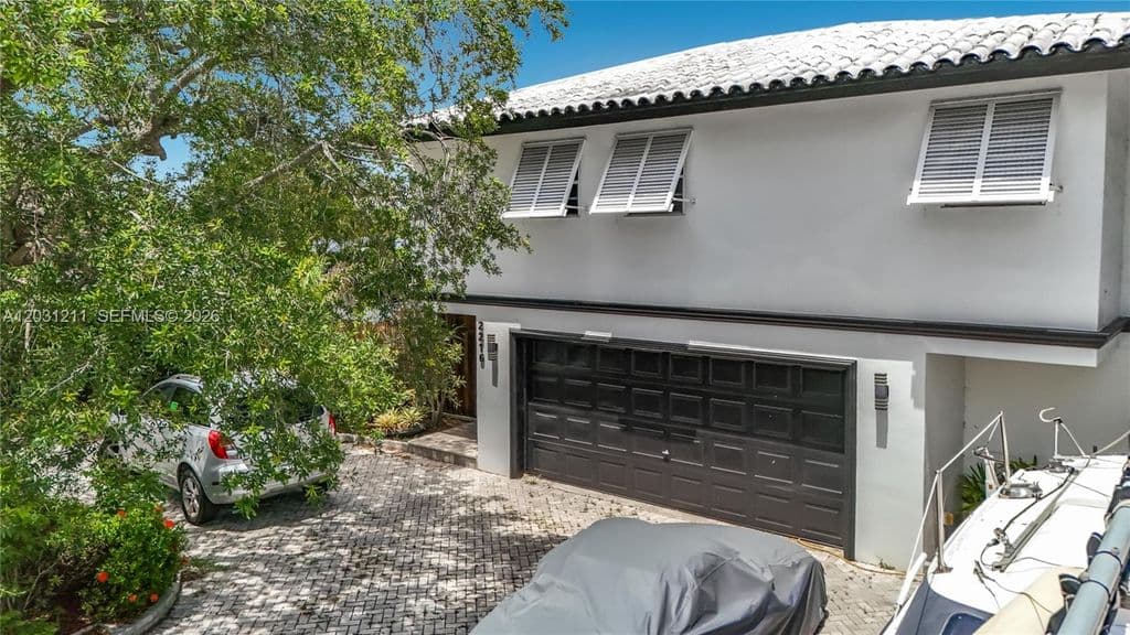 4+1 Müstakil ev — 2216 NE 18th Ave