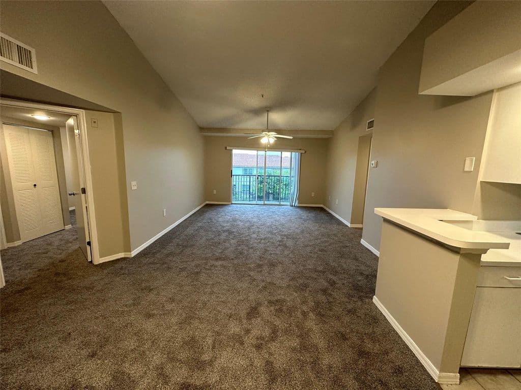 3+1 Condo — 4199 N Haverhill Road #113