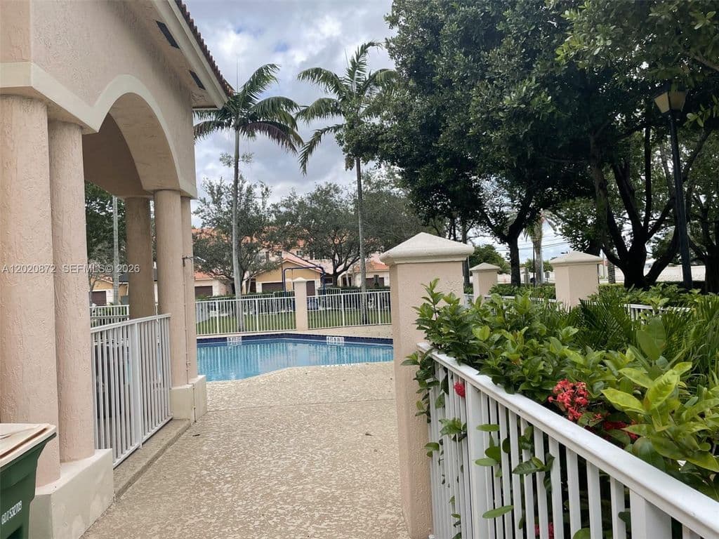 2+1 Mülk — 8835 S Isles Cir
