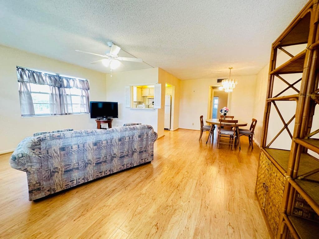 1-bedroom Condo — 269 Farnham L
