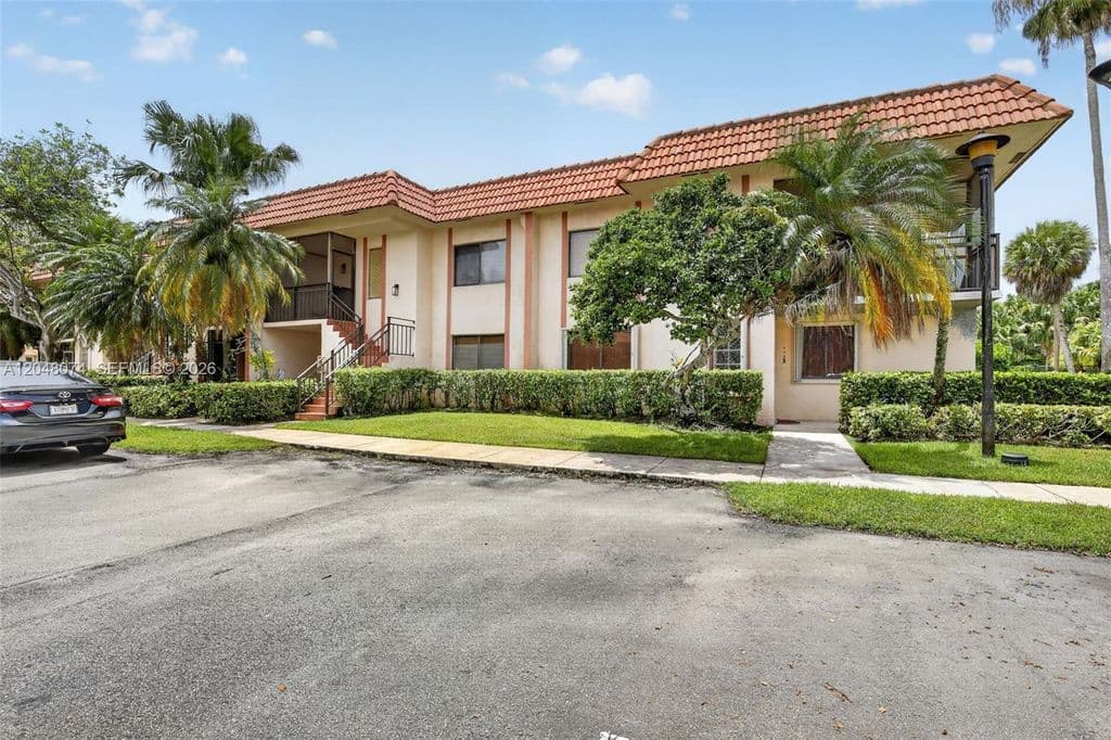 2-bedroom Condo — 359 Lakeview Dr APT 102