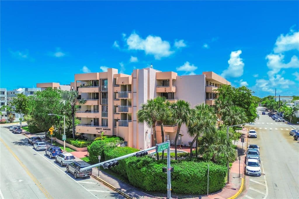 2+1 Condo — 8101 Byron Ave APT 509