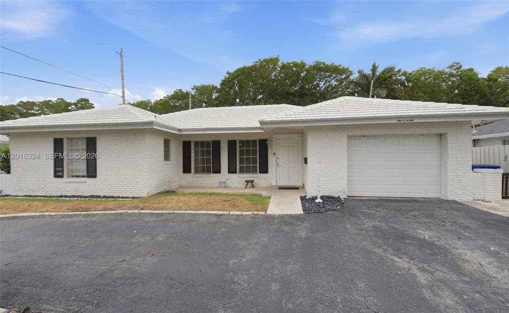 4+1 Müstakil ev — 1310 SE 14th Ct
