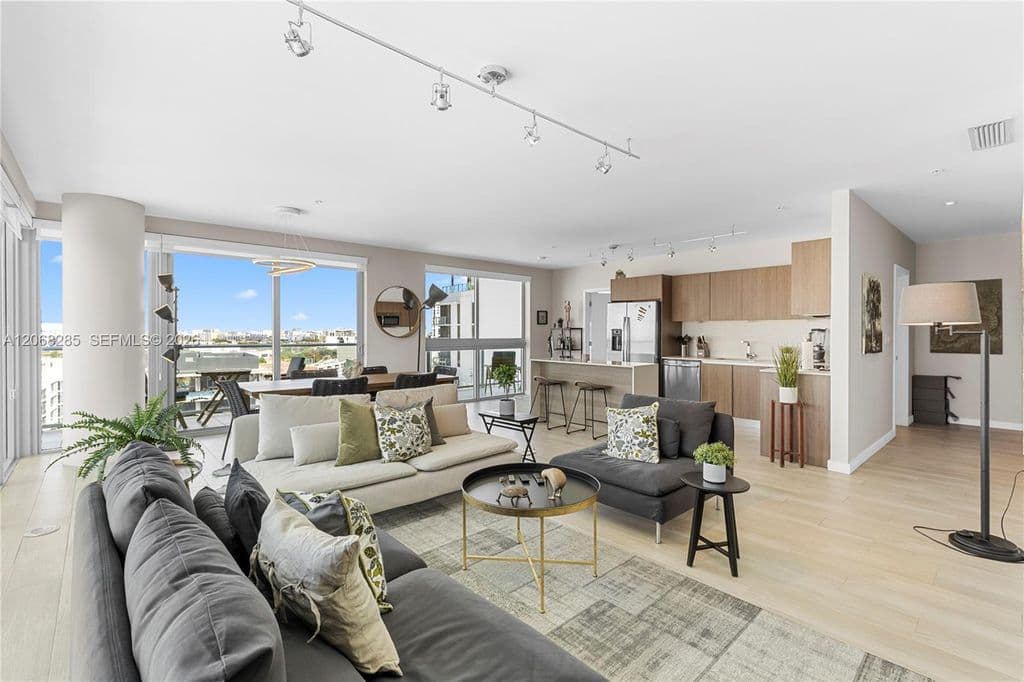 2+1 Condo — 1600 SW 1st Ave APT 1202