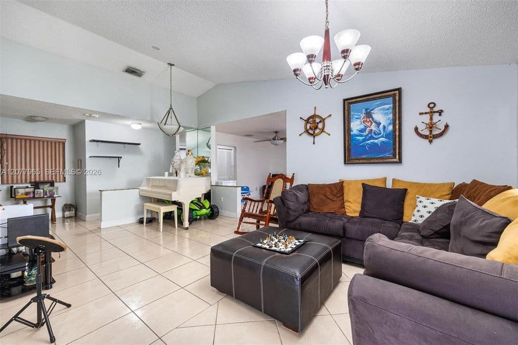 4+1 Müstakil ev — 14217 SW 102nd St