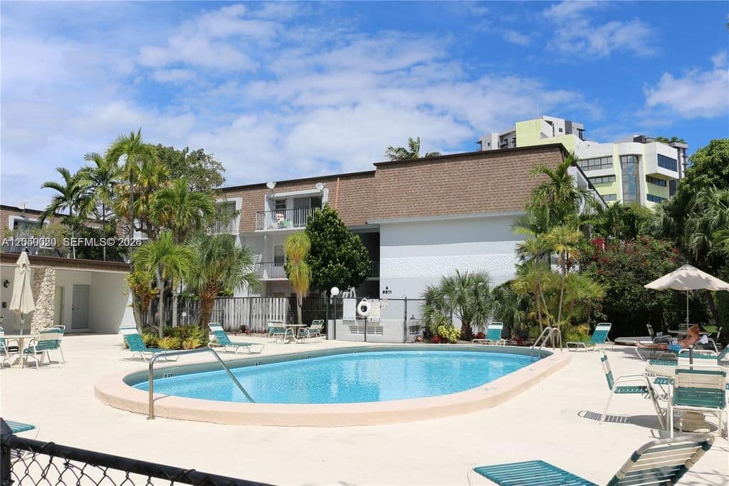 2+1 Condo — 9611 SW 77th Ave APT 306A