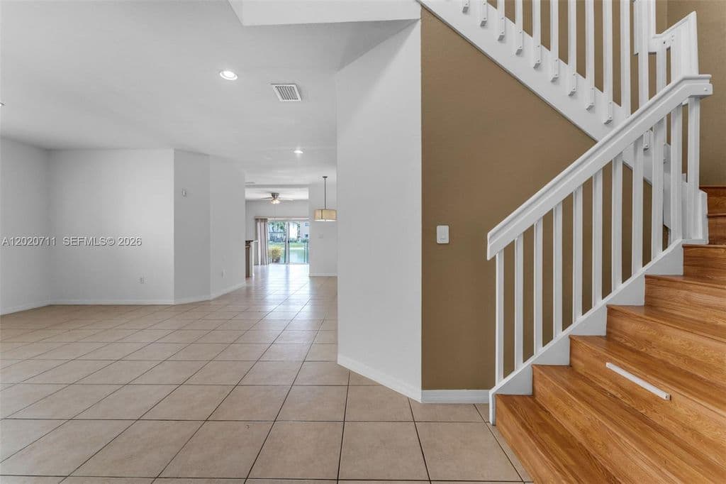 4-bedroom Single-Family Home — 11318 NW 44th Ter