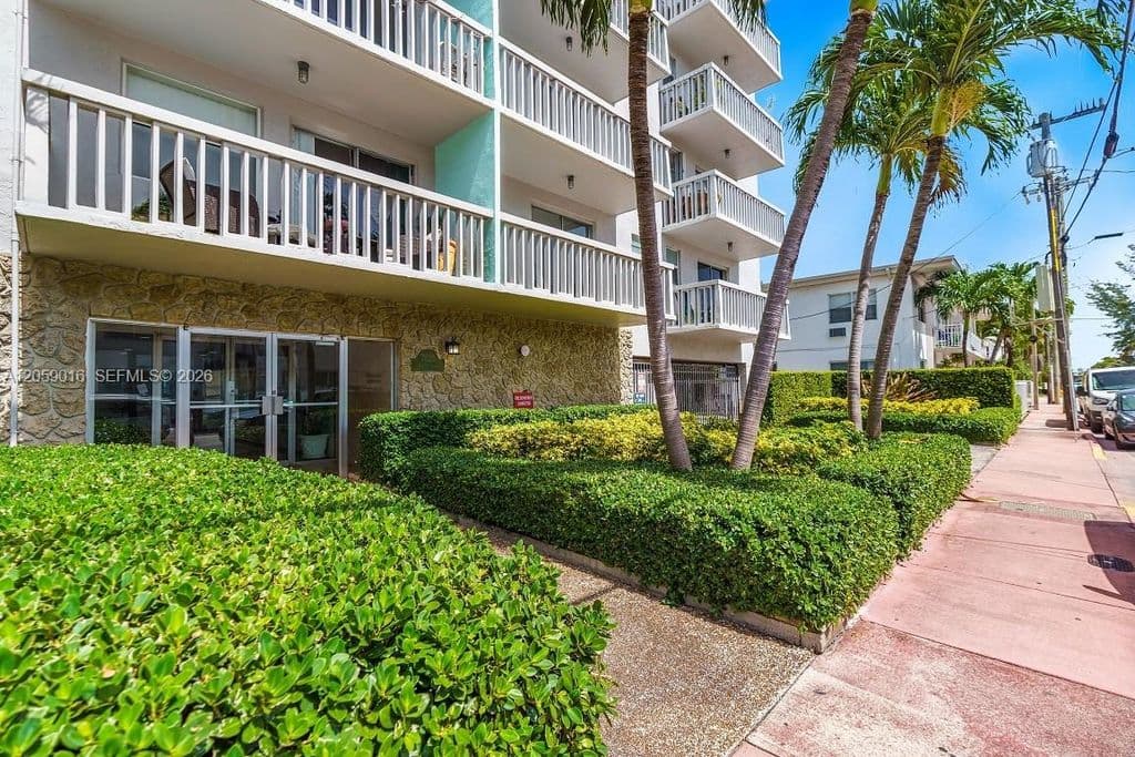1+1 Condo — 7620 Carlyle Ave APT 206