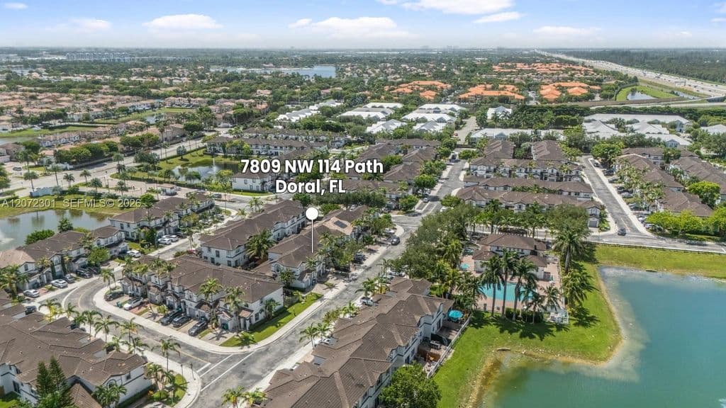 4+1 Mülk — 7809 NW 114th Path