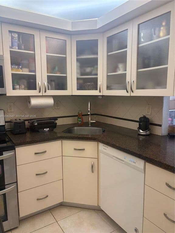 1-bedroom Condo — 2100 Sans Souci Blvd #A1409