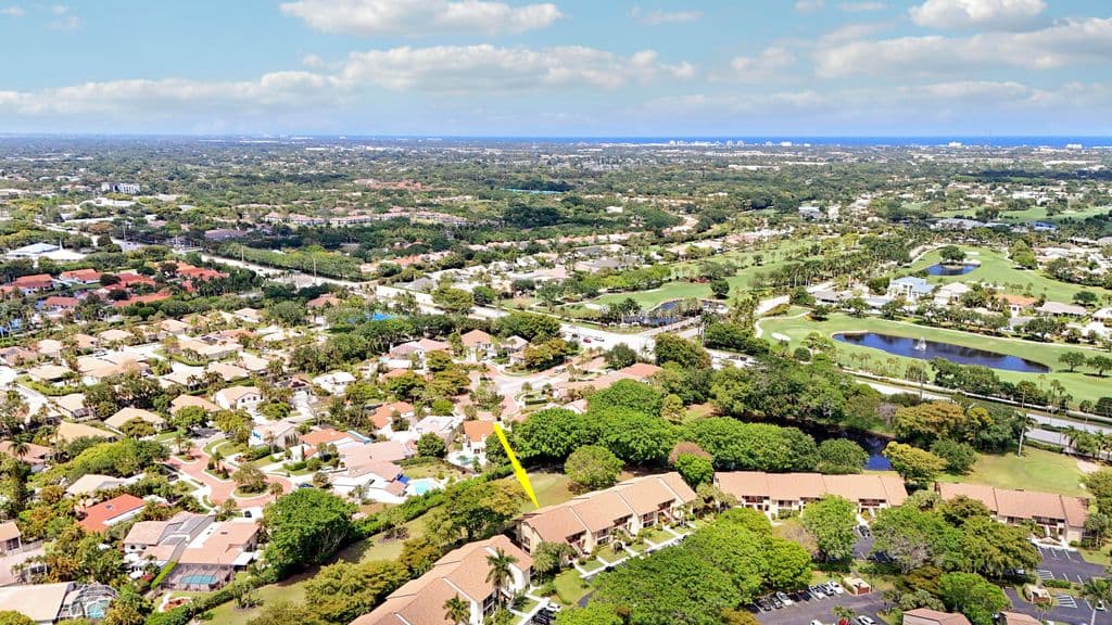 2-bedroom Condo — 5121 Oak Hill Lane #412