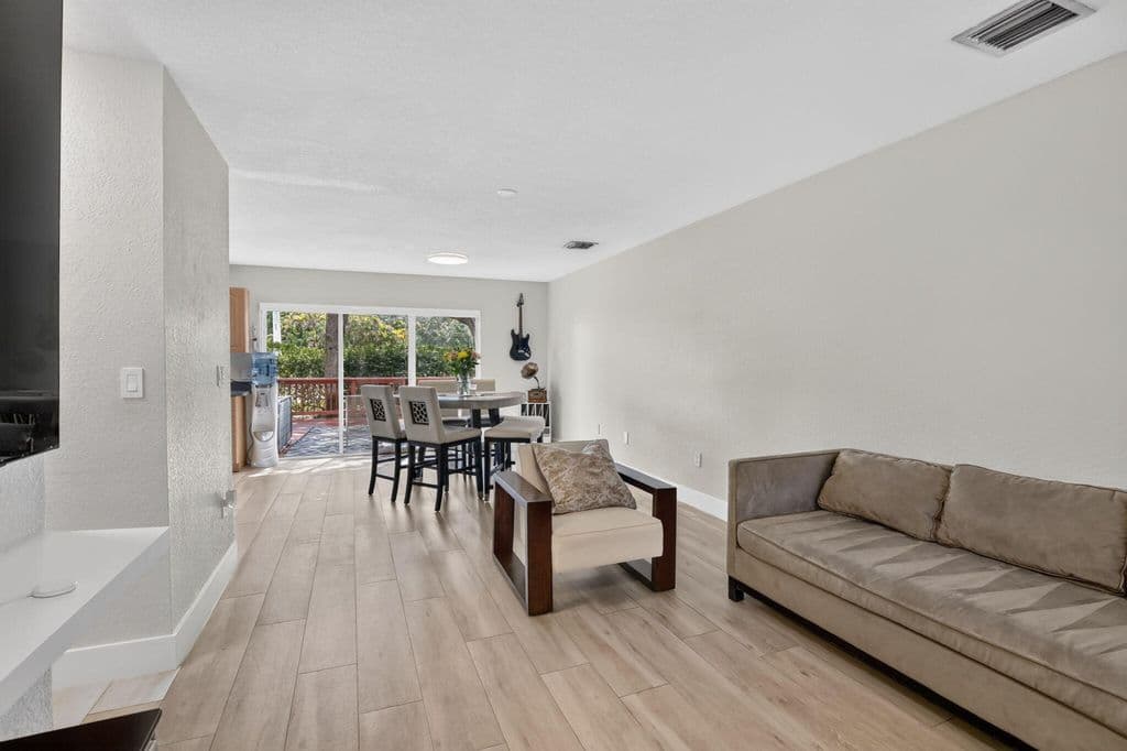 2-bedroom Property — 4950 PALM GARDEN Lane