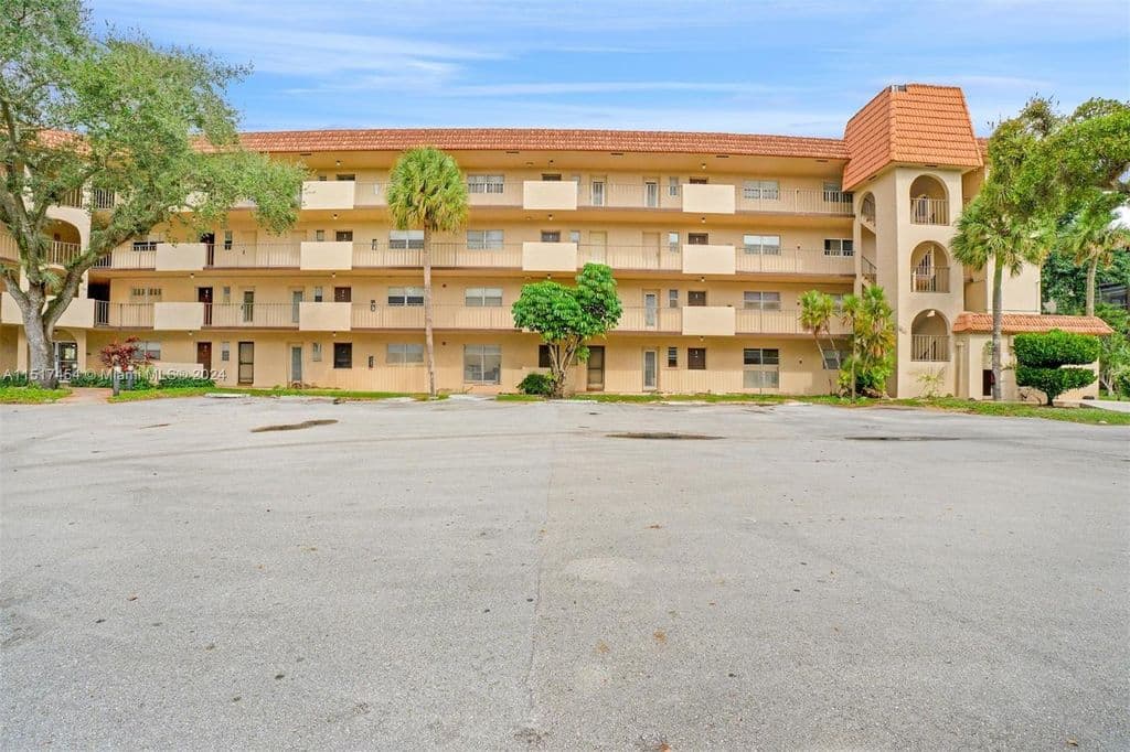 2+1 Condo — 6200 S Falls Cir Drive #310