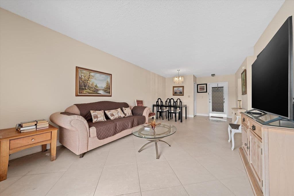 1-bedroom Condo — 3201 NE 14th Street Causeway #209