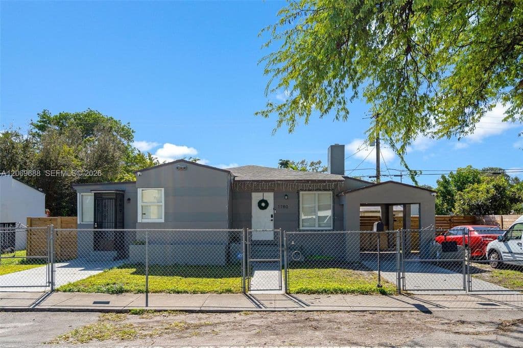 3+1 Müstakil ev — 1780 NW 49th St