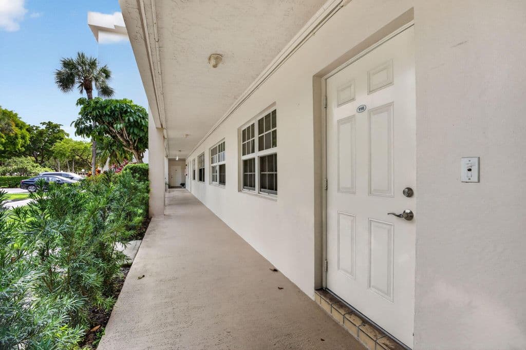 3-bedroom Condo — 3960 Oaks Clubhouse #110