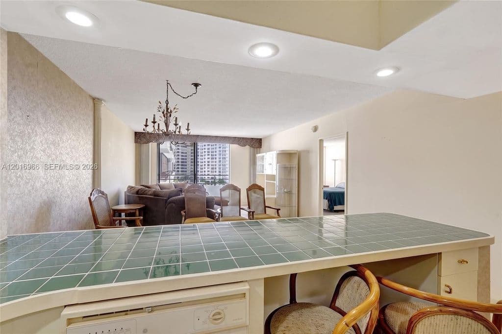 1+1 Condo — 500 Three Islands Blvd APT 622
