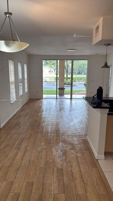 2+1 Mülk — 2541 Centergate Dr APT 101