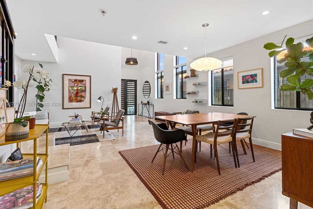 3-bedroom Property — 1211 SW 14th Ave #1211