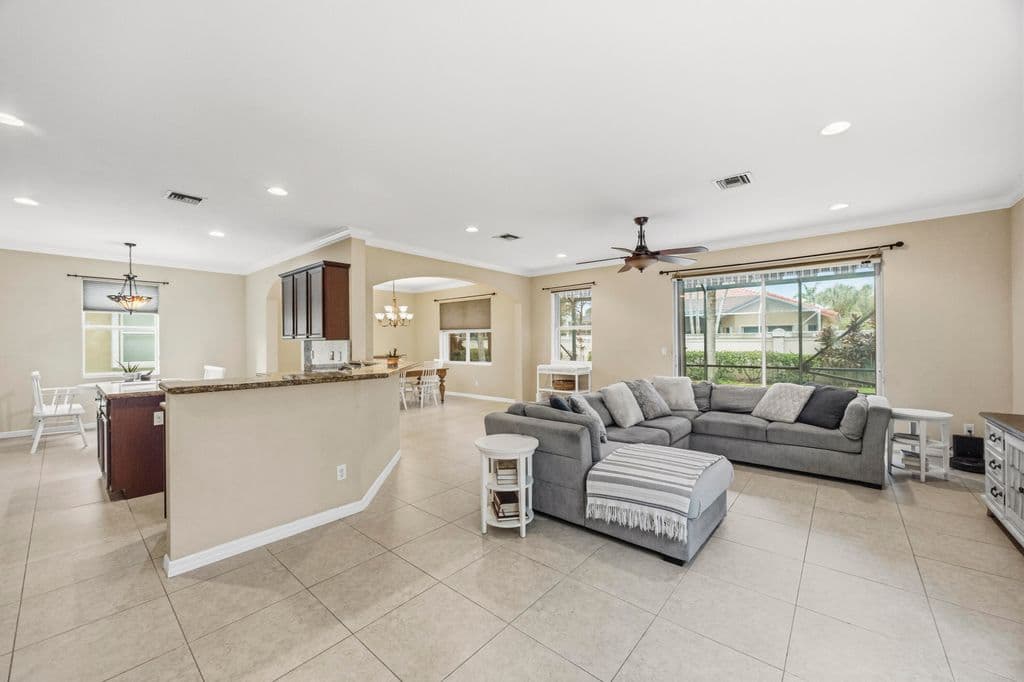 4-bedroom Single-Family Home — 8462 LYONS RANCHES Road