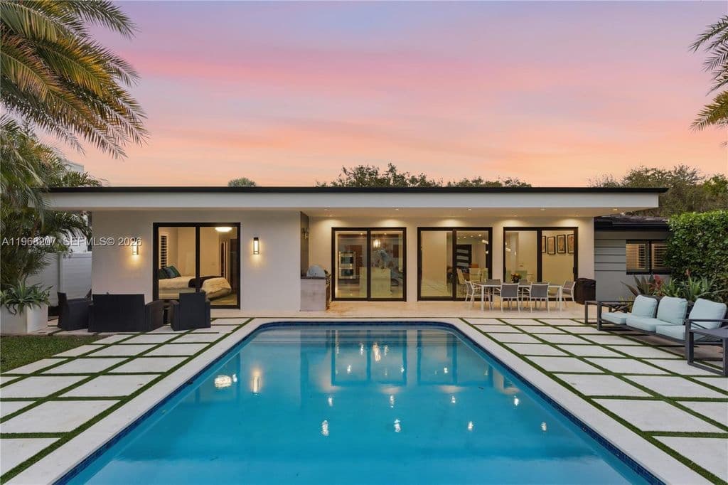 5+1 Müstakil ev — 400 NW 24th St