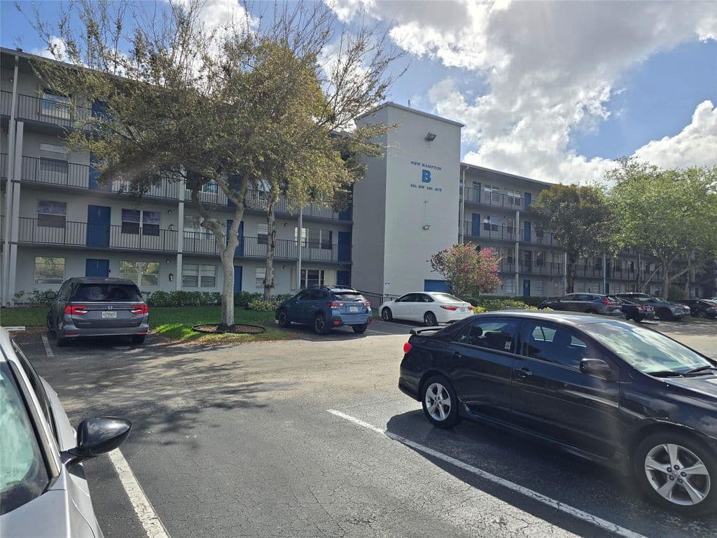 2+1 Condo — 551 SW 135 Avenue #216b