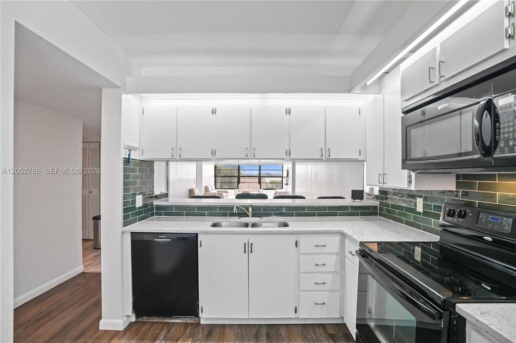2+1 Condo — 3516 Whitehall Dr APT 301