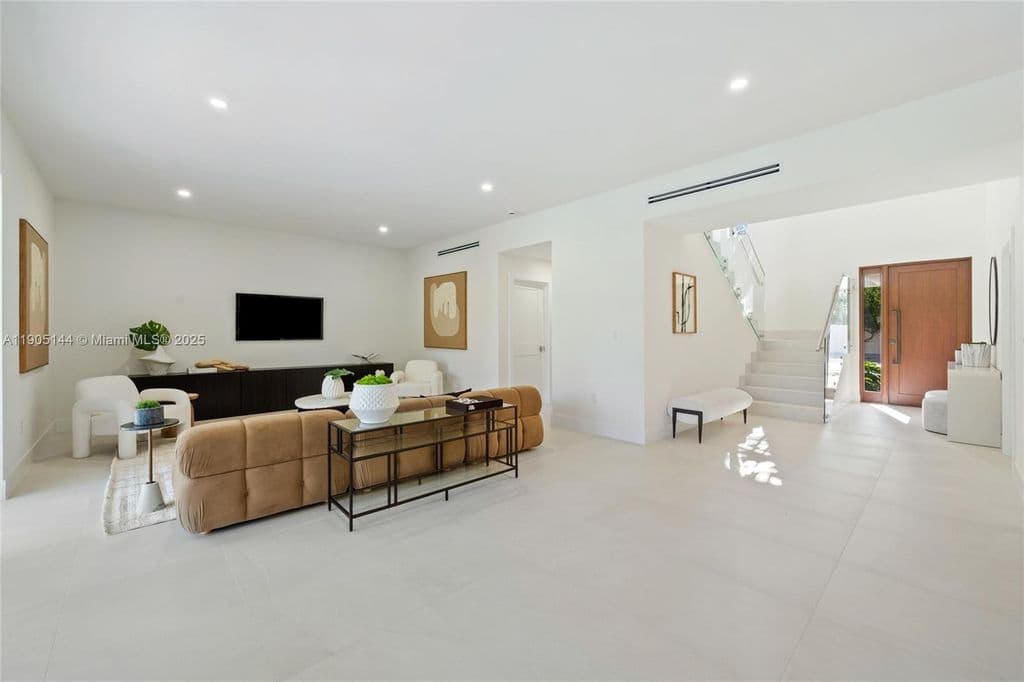 4+1 Müstakil ev — 2127 SW 11th Ter